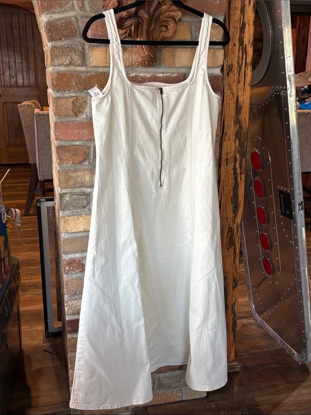 White Sleeveless OLD NAVY L Maxi Dress - Classic Summer Style
